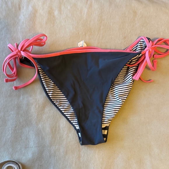 Sweaty Betty Black & White Striped Bikini with Pink Trim - Picture 10 of 11